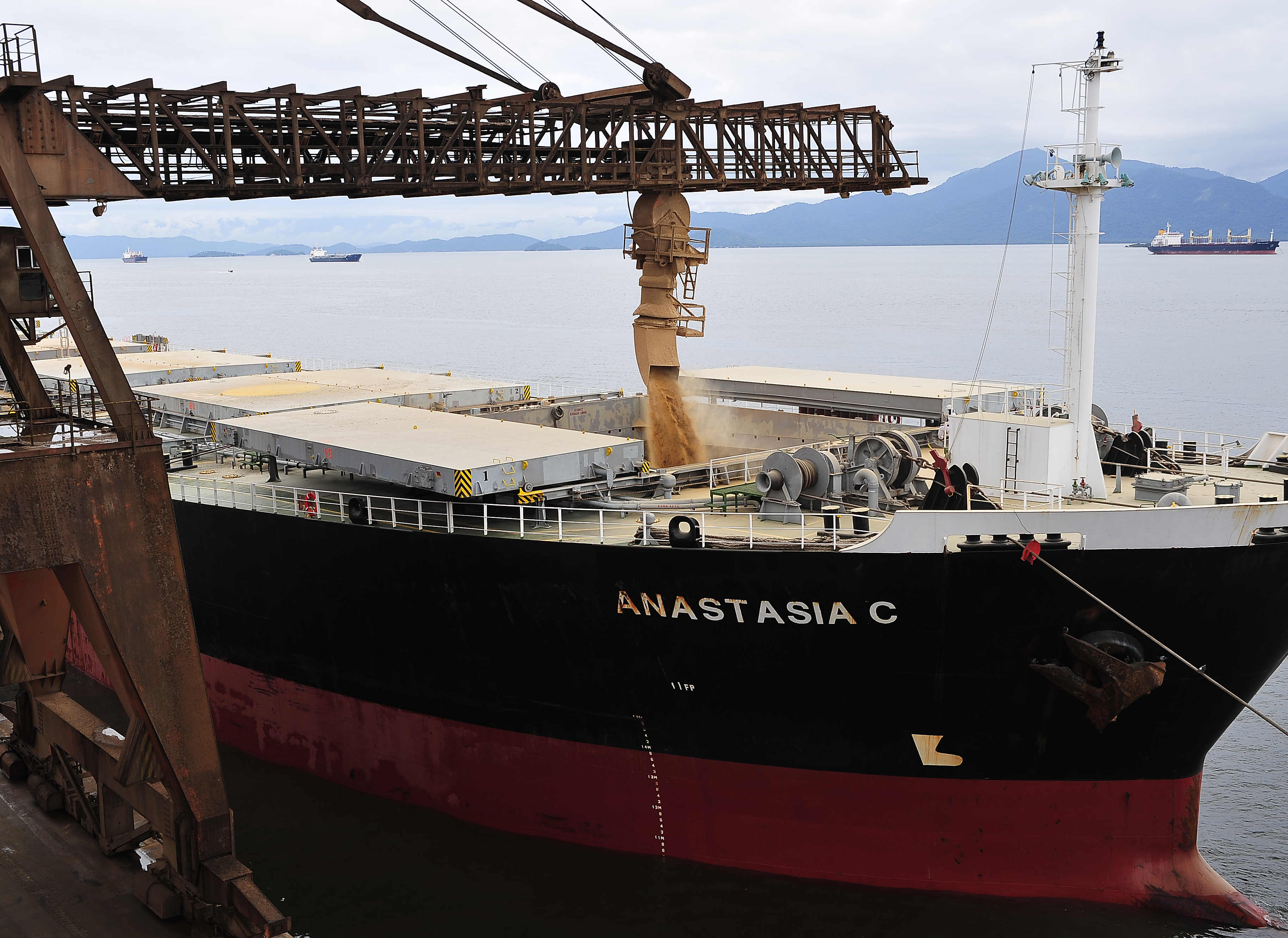 Porto de Paranaguá é sinônimo de mais empregos e investimentos na cidade, aponta pesquisa